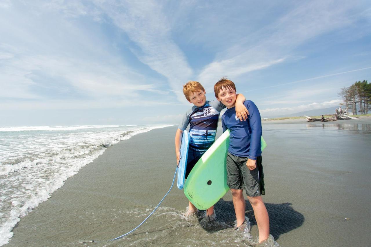 Carters Beach Top 10 Holiday Park Westport Bagian luar foto